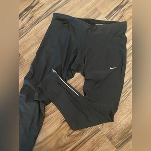 Nike legging with adjustable waist and back zipper pocket